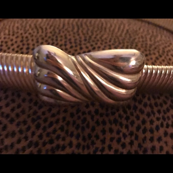 80s gold slinky stretch belt. Hook closure Carrie Bradshaw vibes. - Picture 4 of 7